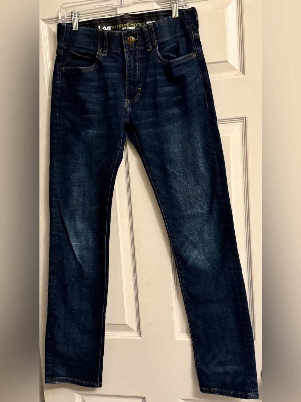 Lee Extreme Motion Slim Straight Jeans in Dark Blue Wash